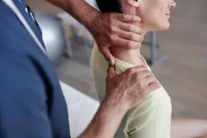 tampa chiropractor weekend spinal adjustment in professional Tampa clinic - tampa chiropractor weekend